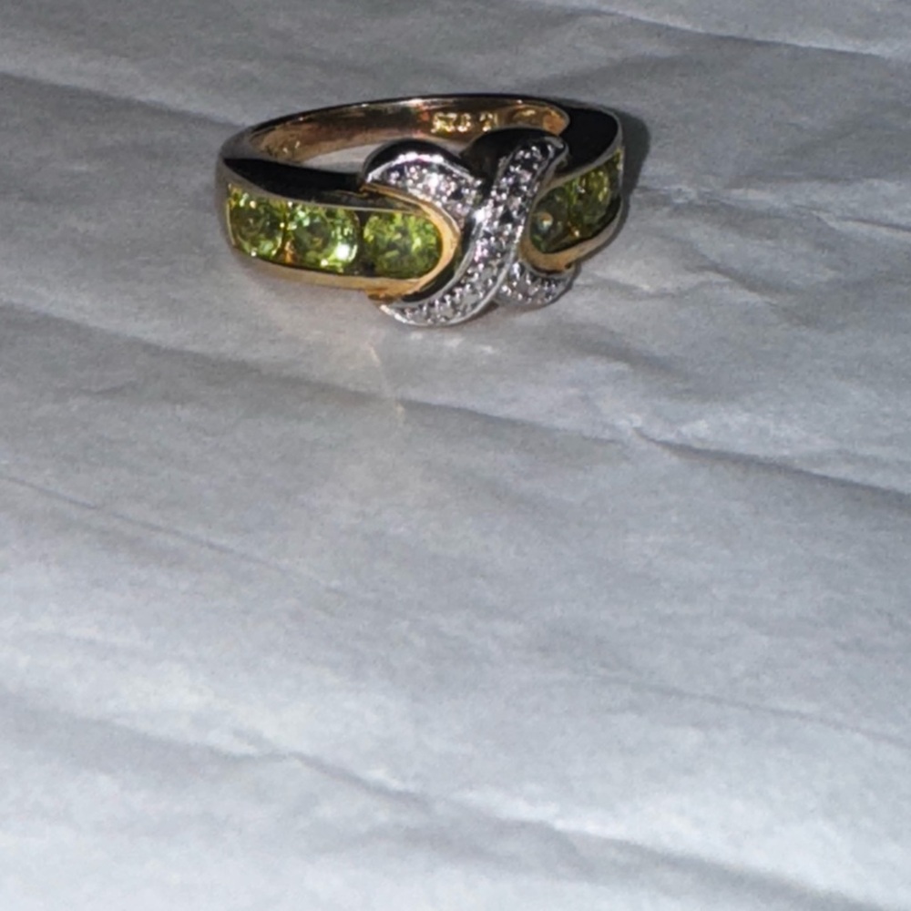Peridot gemstone ring - Picture 6 of 6